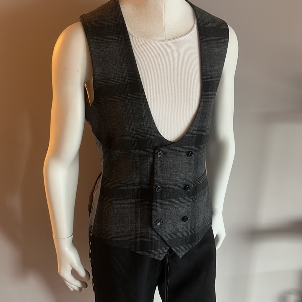 Twisted Tailor Charcoal Miles Waistcoat Size 44R